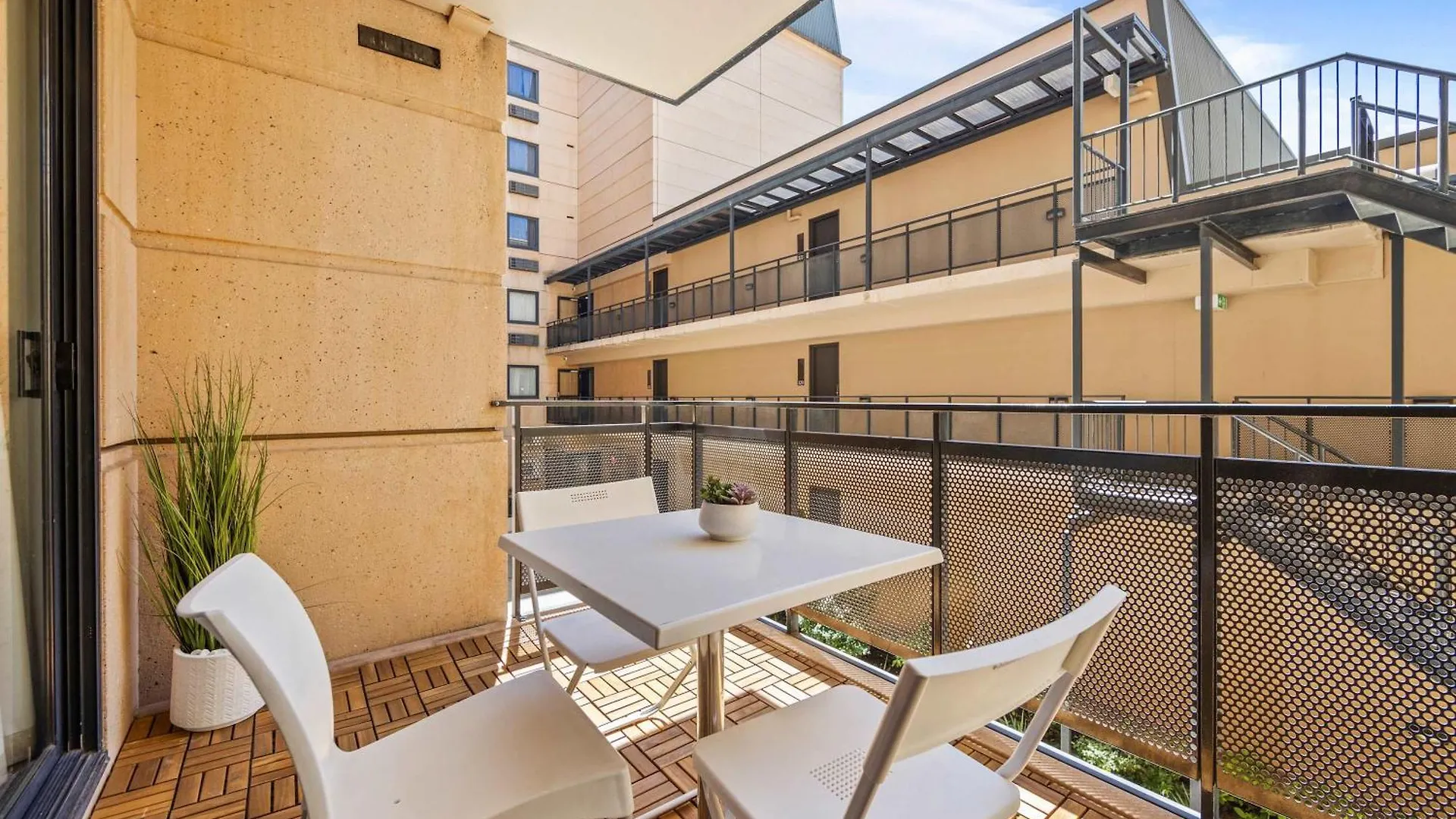 Urban Oasis On Hay Street Apartment Perth